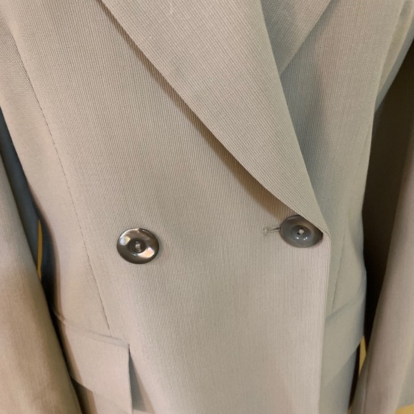 Jaegar 2 piece suit - Picture 2 of 12